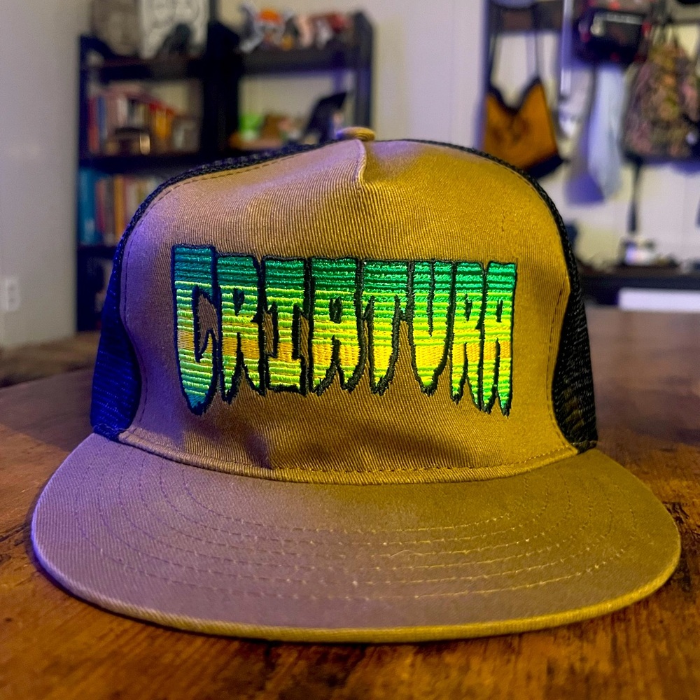Creature (Criatura) Flat Mesh Trucker Hat